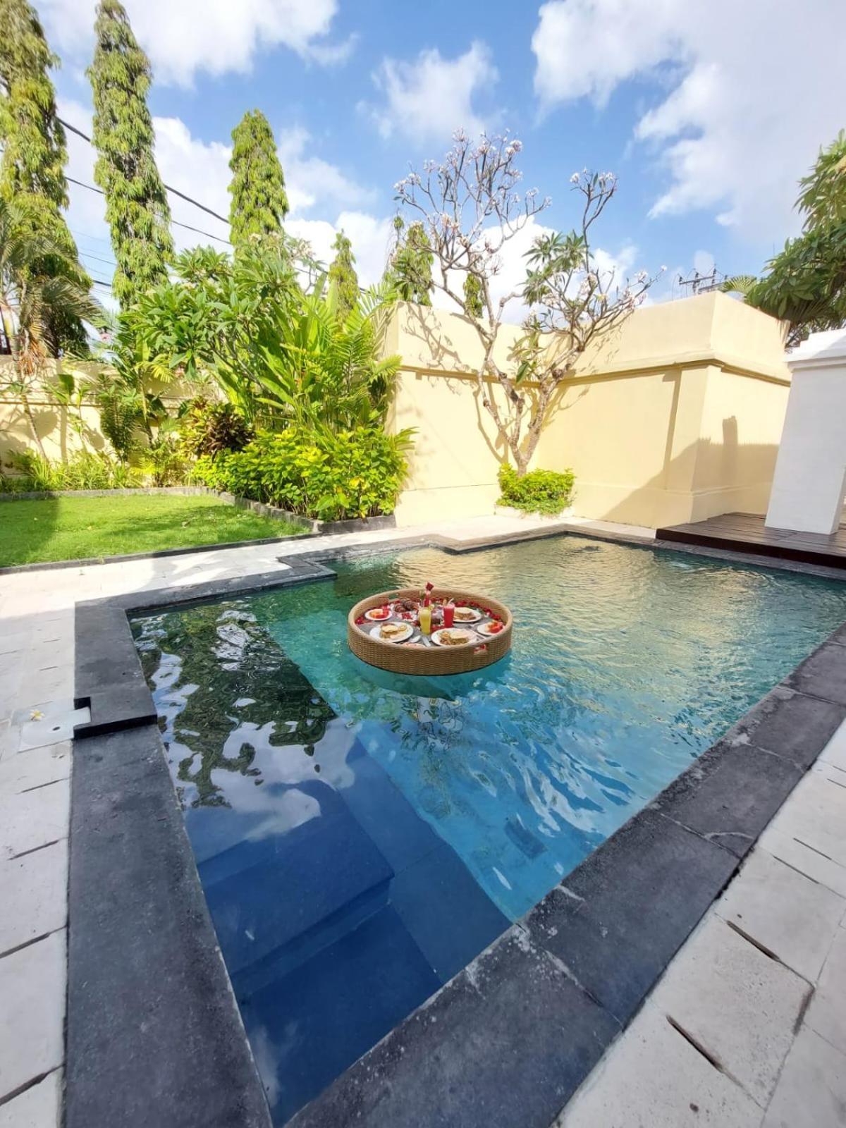 The Tukad Villa Seminyak Exteriör bild